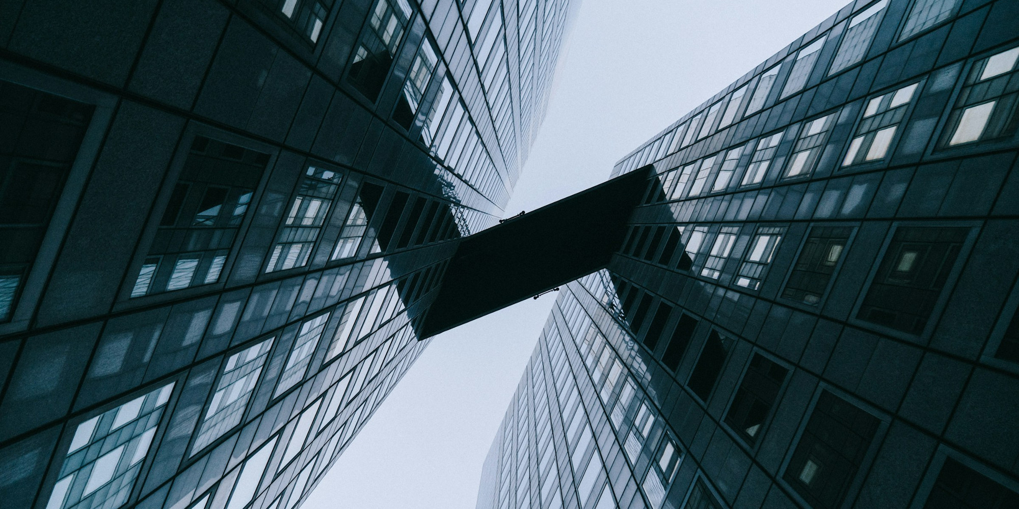 Höhenweg zwischen Hochhäusern